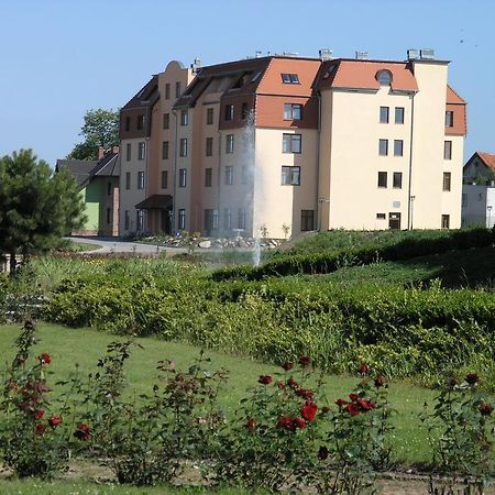 Hotel Sportwerk Tyniec Maly Exterior photo